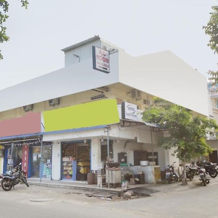 Hotel Yadvik Chennai Exteriör bild