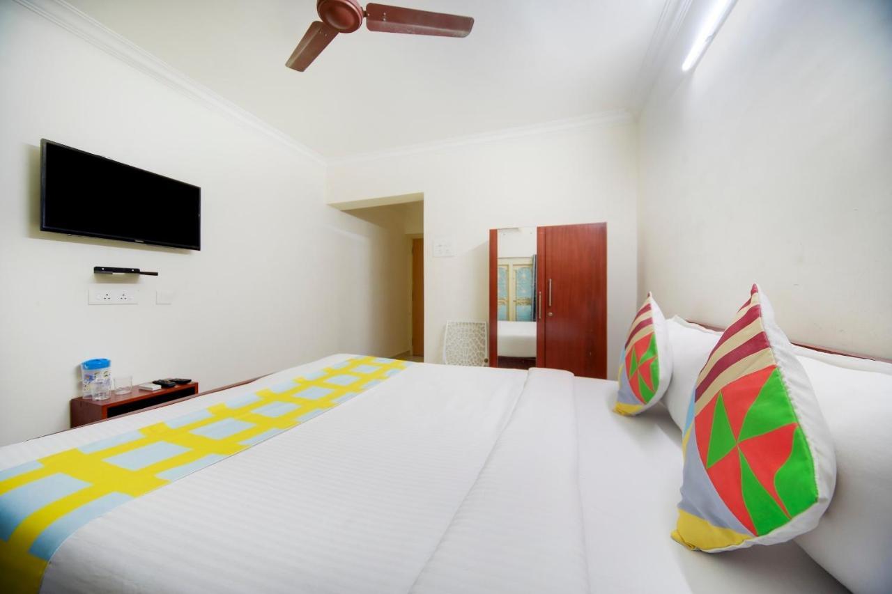 Hotel Yadvik Chennai Exteriör bild